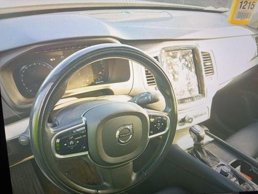 2021 Volvo XC90 T5 Momentum