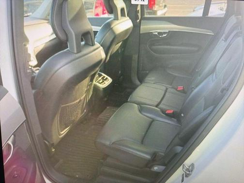 2021 Volvo XC90 T5 Momentum