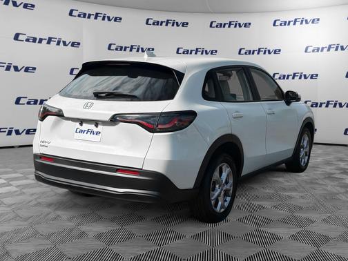 White 2024 Honda HR-V LX