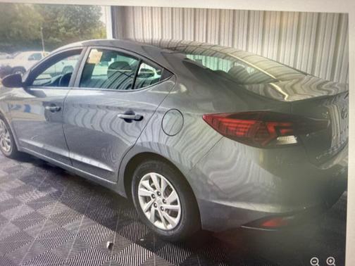 2019 Hyundai ELANTRA SE