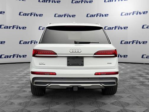 Glacier White 2023 Audi Q7 55 Premium Plus
