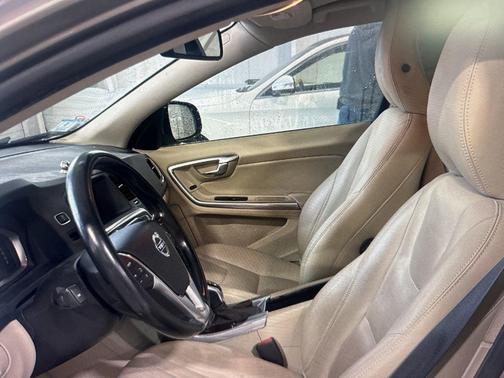 2015 Volvo S60 T5 Premier Plus