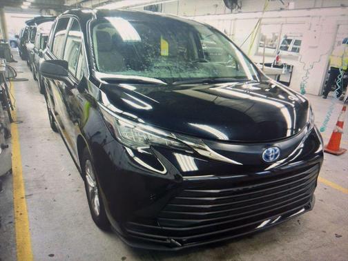 2024 Toyota Sienna LE