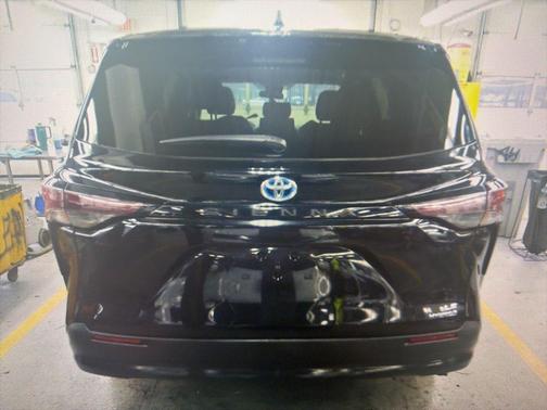 2024 Toyota Sienna LE