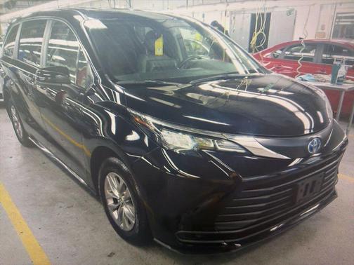 2024 Toyota Sienna LE