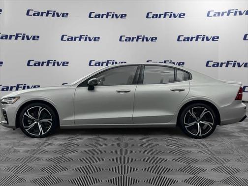 2024 Volvo S60 B5 Plus Dark Theme