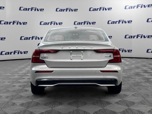 2024 Volvo S60 B5 Plus Dark Theme