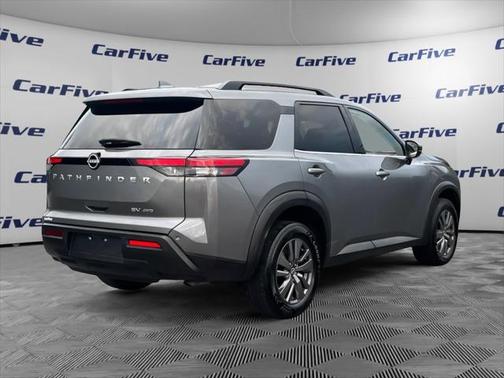 2022 Nissan Pathfinder SV