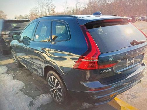 2024 Volvo XC60 B5 Plus Dark Theme