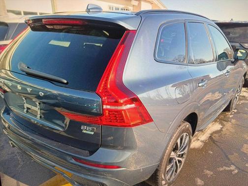 2024 Volvo XC60 B5 Plus Dark Theme