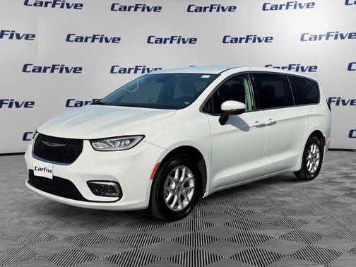 Bright White Clearcoat 2023 Chrysler Pacifica Touring L