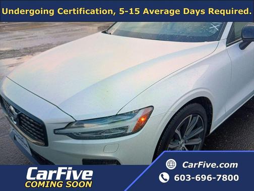 2022 Volvo S60 T5 Momentum