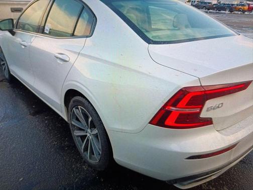 2022 Volvo S60 T5 Momentum