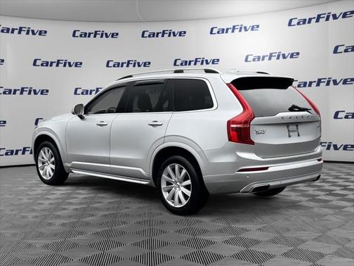 2016 Volvo XC90 T6 Momentum