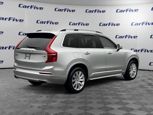 2016 Volvo XC90 T6 Momentum