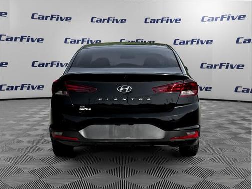2019 Hyundai ELANTRA SE