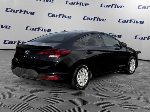 2019 Hyundai ELANTRA SE