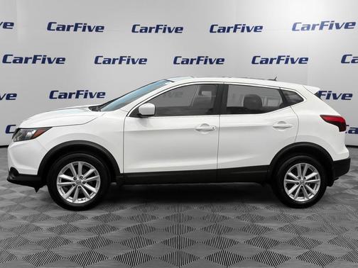 Glacier White 2017 Nissan Rogue Sport S