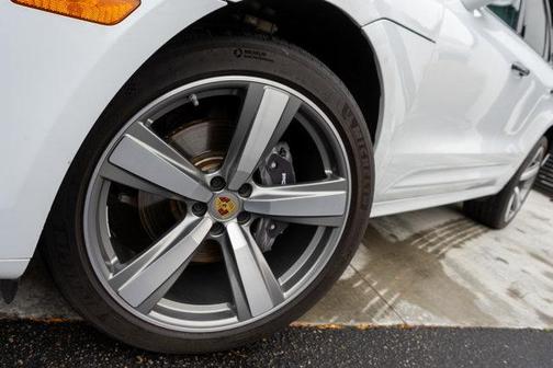 2022 Porsche Macan AWD