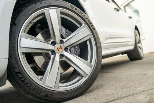 2022 Porsche Macan Base
