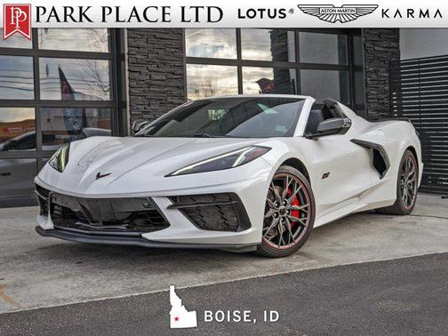 White Pearl Metallic Tricoat 2023 Chevrolet Corvette Stingray w/3LT