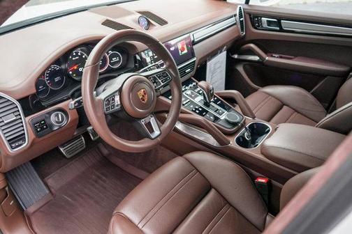 Carrara White Metallic 2020 Porsche Cayenne Turbo