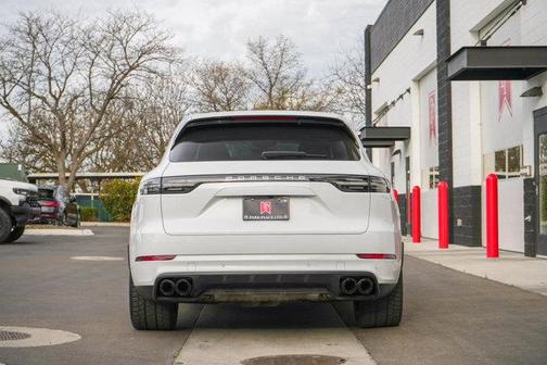 Carrara White Metallic 2020 Porsche Cayenne Turbo