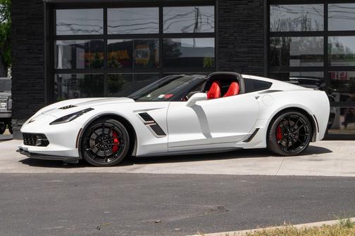 Arctic White 2019 Chevrolet Corvette Grand Sport