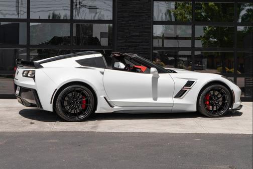 Arctic White 2019 Chevrolet Corvette Grand Sport