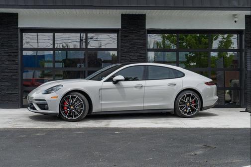 Chalk 2018 Porsche Panamera Turbo