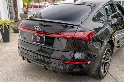 2024 Audi Q8 e-tron Prestige