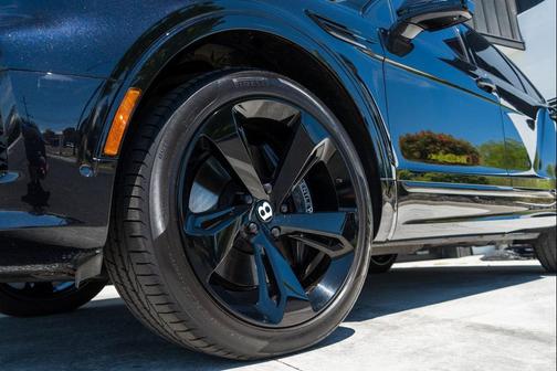 Onyx 2022 Bentley Bentayga V8