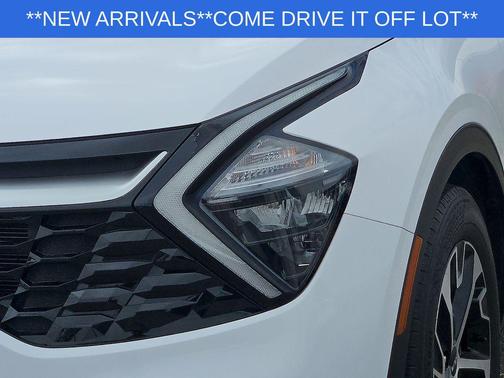 Glacial White Pearl 2023 Kia Sportage EX