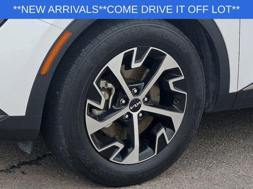Glacial White Pearl 2023 Kia Sportage EX