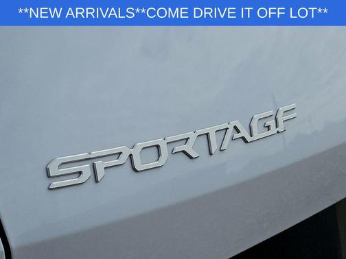 Glacial White Pearl 2023 Kia Sportage EX