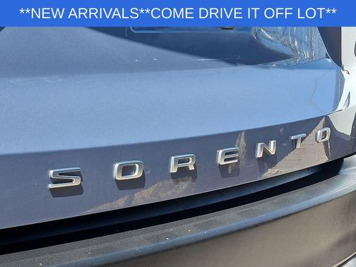 Everlasting Silver 2022 Kia Sorento LX