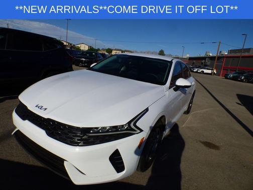 Glacial White Pearl 2022 Kia K5 LXS