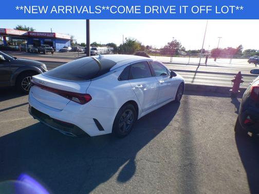 Glacial White Pearl 2022 Kia K5 LXS
