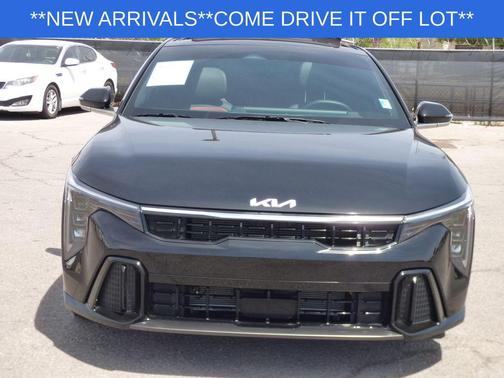 Aurora Black Pearl 2025 Kia K4 GT-Line