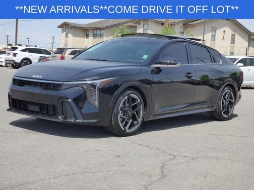 Aurora Black Pearl 2025 Kia K4 GT-Line