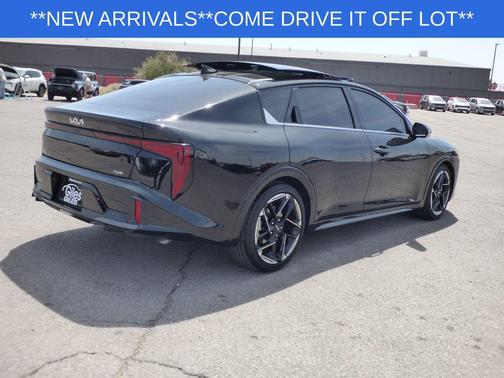 Aurora Black Pearl 2025 Kia K4 GT-Line