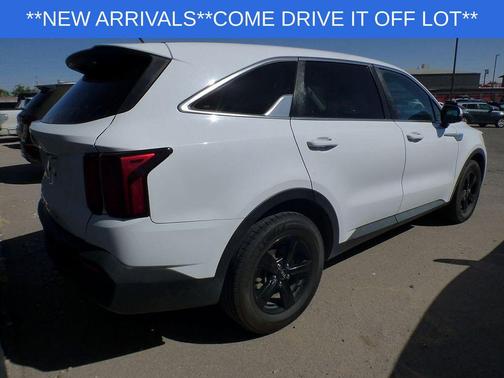 Glacial White Pearl 2021 Kia Sorento LX