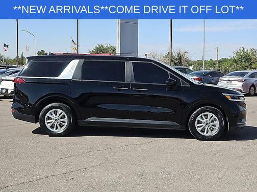 Aurora Black 2022 Kia Carnival LXS