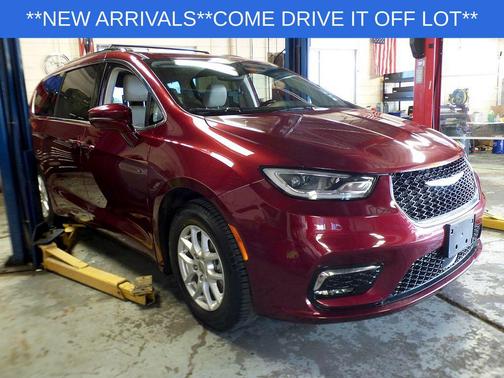 Velvet Red Pearlcoat 2021 Chrysler Pacifica Touring L