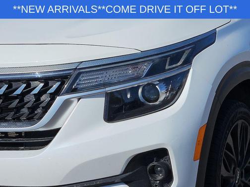 Snow White Pearl 2022 Kia Seltos Nightfall Edition