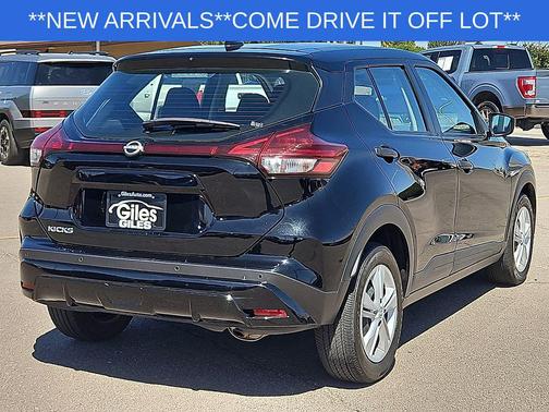 Super Black 2024 Nissan Kicks S