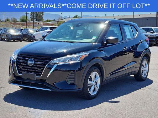 Super Black 2024 Nissan Kicks S
