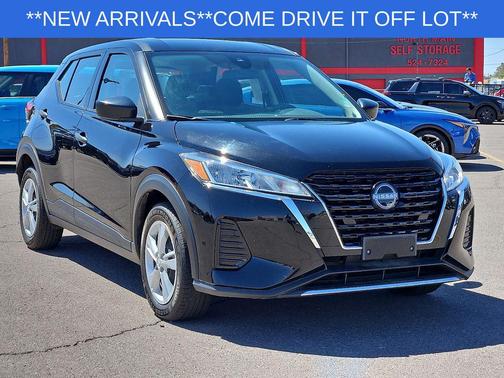 Super Black 2024 Nissan Kicks S