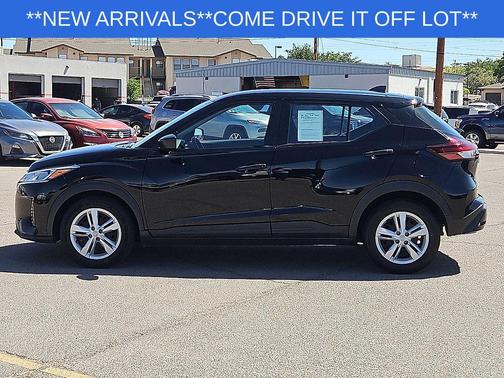 Super Black 2024 Nissan Kicks S