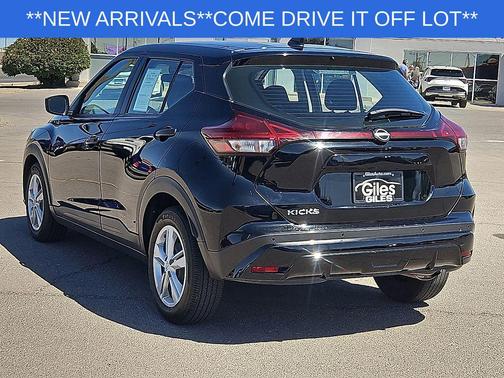 Super Black 2024 Nissan Kicks S